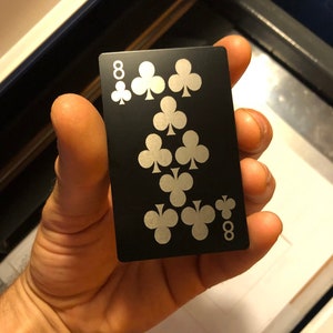 Metal Eight 8 speelkaart | Nieuwigheidskaart van geanodiseerd aluminium - uniek gegraveerd gamercadeaumemorabilia