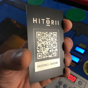 Aangepaste website/URL/sociale media Scanbare metalen QR-codekaart: elk kunstwerk of elke tekst Zwart/zilver Gepersonaliseerde luxe visitekaartjesservice!