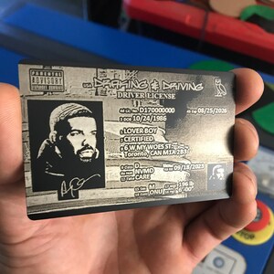 Benutzerdefinierte Metall Führerschein Stil Geschenkkarte, lasergravierte Fahrer Permit Style Design Gag Geschenkkarte, eloxierte Aluminium Lasergravur