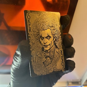 Metall Joker Karte Andenken, Laser gravierte Poker Karte Illustration Kunst Gothic Viktorianischer Narr Geschenk Individuell graviertes Spiel