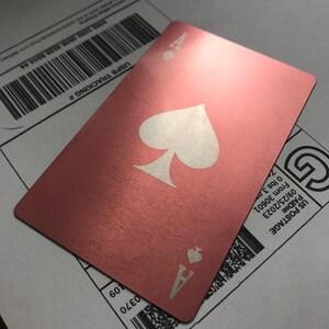 Carte à jouer « As de pique » en métal or rose || Carte de poker gravée au laser, souvenir unique, marqueur de deck de joueur de jeu Friendsgiving