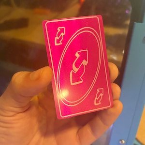 "Lila Metall ""Umkehrkarte"" Laser graviert eloxiertes Aluminium Spiel Geschenkkarte Gaming Pink Silber Reversal Trap Cards Geschenke Andenken."