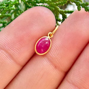 Robijn ovale cabochon bedel 5 x 7 mm, hanger juli geboortesteen, 925 zilver, massief 14 kt 18 kt goud, rode edelsteen ketting bedel