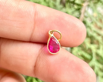 Pendentif en rubis de laboratoire | Ovale 5 x 7 mm | Sertissage clos en or 18K et argent 14K | Breloque en pierre précieuse faite à la main
