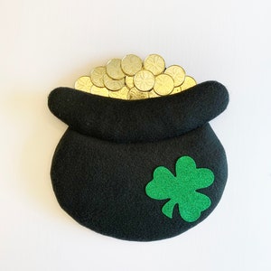 St. Patrick Wreath Attachment, Pot of Gold Attachment, Wreath Attachment, Leprechaun Pot of Gold