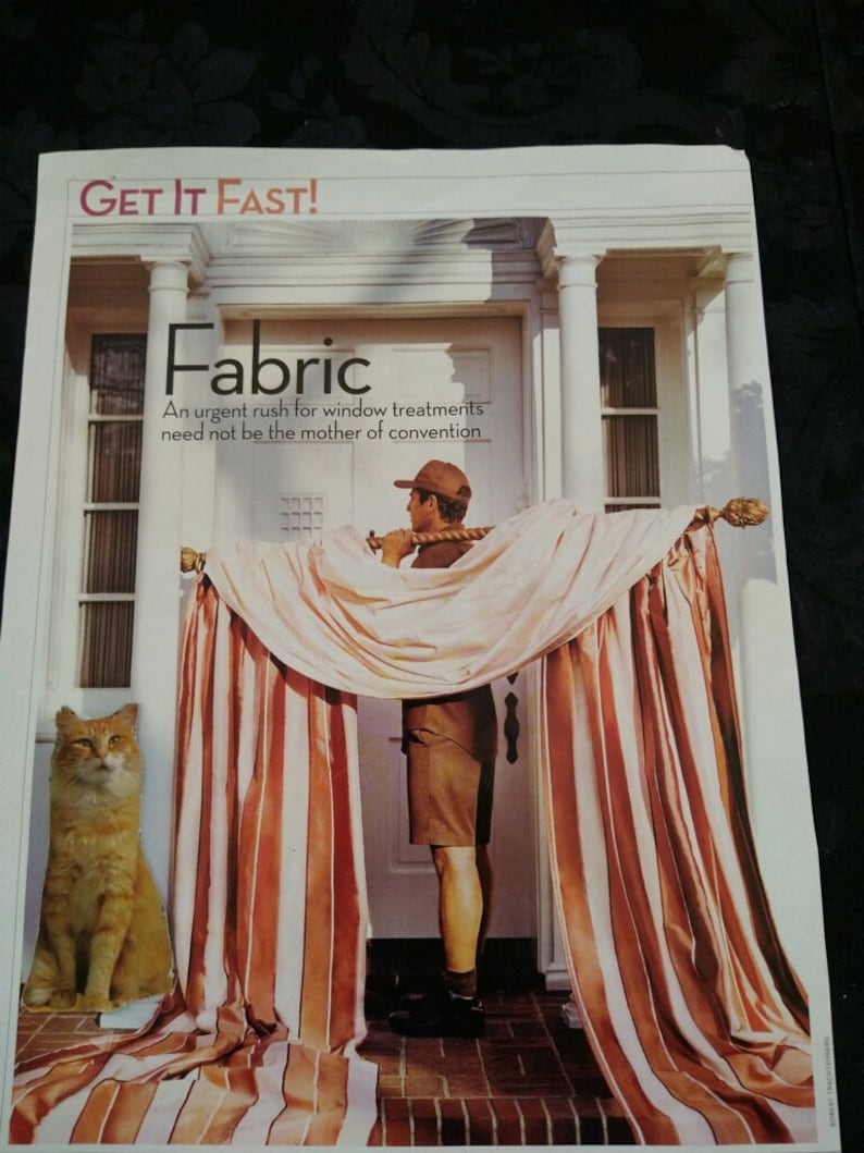 Puede incluir: Anuncio de tela con una persona sosteniendo una cortina con rayas verticales en tonos melocot&oacute;n y blanco. Un gato jengibre est&aacute; sentado a la izquierda. El texto "Fabric" se muestra de forma destacada, con las palabras "Get it Fast!" arriba.