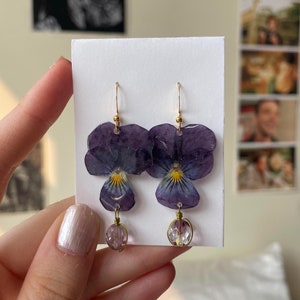 Real pansy flower earrings (gold)