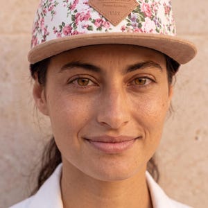 Sakura Floral Snapback Cap – White Cherry Blossom Print, Brown Leather Patch, Adjustable Fit, Stylish Unisex Baseball Cap