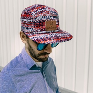 Quetzalcoatl 5-Panel Cap – Azteken Muster, Verstellbare Festival-Cap mit Lederpatch, Unisex Tribal Streetwear