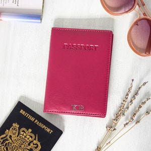 Personalisierte Leder Passhalter Hen Do Geschenk Reisebrieftasche & Passport Sleeve Perfektes Gap Jahr Geschenk Reisezubehör Geschenkideen