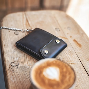 Cartera de motociclista con cadena de cuero auténtico Cartera de cuero personalizada para hombre Cartera grabada Cartera de cuero con cadena de regalo personalizada con inicial