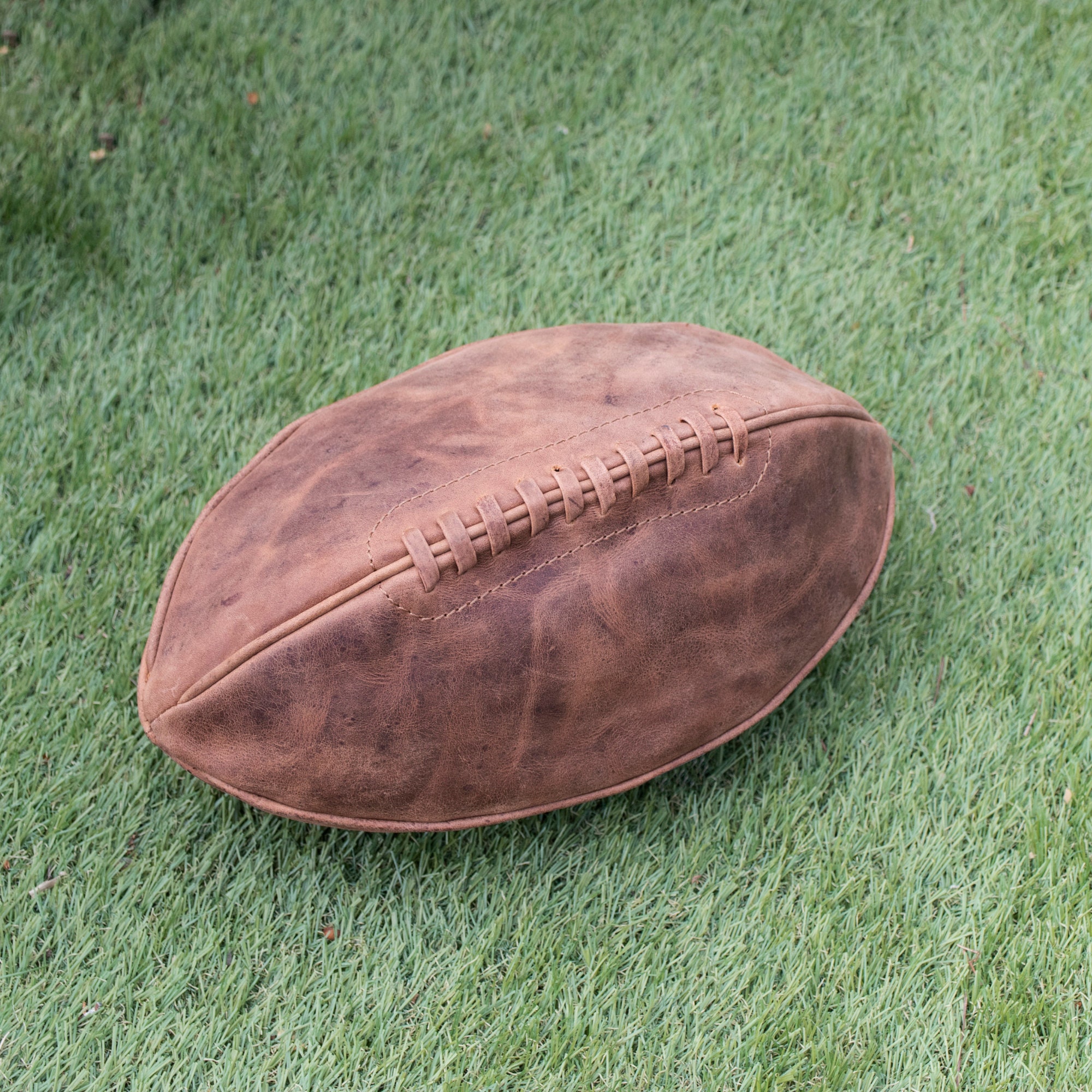 Ballon de rugby réplique année 80 vintage en cuir idée cadeau sport - All  sport vintage