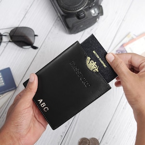 Porta-passaporte de couro personalizado com RFID, capa para passaporte, carteira de viagem personalizada, capa para passaporte para homens e mulheres, fina, feita à mão, ideia de presente