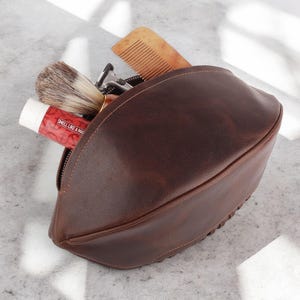 Trousse de toilette en cuir pour ballon de rugby pour homme Kit Dopp personnalisé Trousse de rasage Trousse de toilette de voyage Idée cadeau de sport fait main pour entraîneur de rugby manager