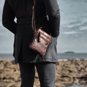 Sac homme Sac bandoulière en cuir pour homme Petit sac de voyage en cuir pour homme Cartable en cuir Sac à main homme Idée cadeau pour homme Sac corps en cuir