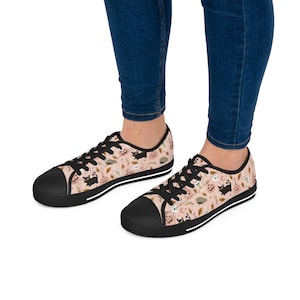 Halloween Women&#39;s Low Top Sneakers