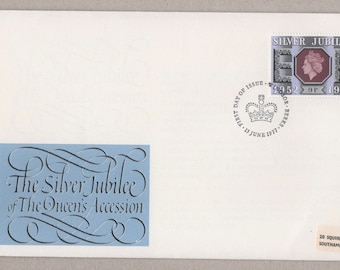 Queen Elizabeth II memorabilia -  1977 Silver Jubilee GB First Day Cover with insert card - UNADDRESSED