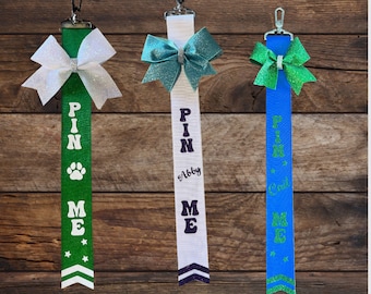 Ruban Pin Me, épingles à collectionner, porte-clés Cheer personnalisé pour sac à dos, plusieurs options de couleurs, remises d'équipe