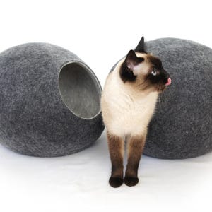 Large Dark Gray Felt Cat Cave Bed, Handmade Merino Wool Cat House, Cozy Indoor Cat Bed, Modern Cat Hideaway, KIVIKIS