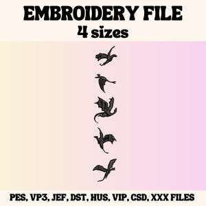 Puede incluir: Diseño de bordado en blanco y negro de un dragón en vuelo. El diseño está disponible en cuatro tamaños y en los siguientes formatos de archivo: PES, VP3, JEF, DST, HUS, VIP, CSD, XXX.
