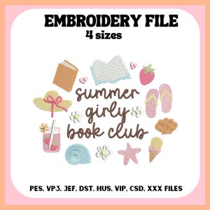 Peut inclure: Un motif de fichier de broderie avec le texte "EMBROIDERY FILE" et "4 tailles". Le motif comprend un chapeau de paille, un livre, une fraise, des tongs, un coquillage, une glace et les mots "summer girly book club".