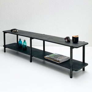 Schwarzes Bücherregal, schwarzes Bücherregal