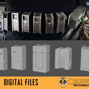 Pode incluir: Um conjunto de cinco peças de plástico cinza impressas em 3D para um acessório de cosplay. As peças são projetadas para serem montadas juntas para criar um acessório que se monta no cinto. As peças são mostradas em várias configurações, incluindo uma vista lateral, uma vista frontal e uma vista traseira.
