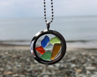 Beautiful necklace for beachcombers / Hostess gift /  Mother's Day Gift / Beach glass pendant / Sea glass necklace / Unique contents