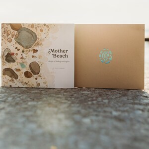Mother Beach Gift Book / Autographié / Perfect Hostess Gift / Imprimé aux États-Unis par un éditeur indépendant / Sea Glass Book image 2
