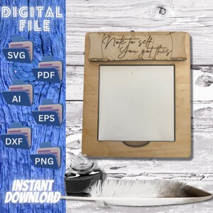 Könnte beinhalten: Ein Holzrahmen mit einem weißen Einsatz und dem Text "Note to self: You got this." wird angezeigt. Das Bild enthält auch eine Feder, ein Tintenfass und digitale Dateisymbole für die Formate SVG, PDF, AI, EPS, DXX und PNG.