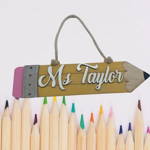 Personalisiertes Lehrer-Wandschild / Türschild / Lehrer-Anerkennungs-Geschenk / Lehrer-Namen / Lehrer-Geschenke / SVG digitaler Download / Laser geschnittene Datei