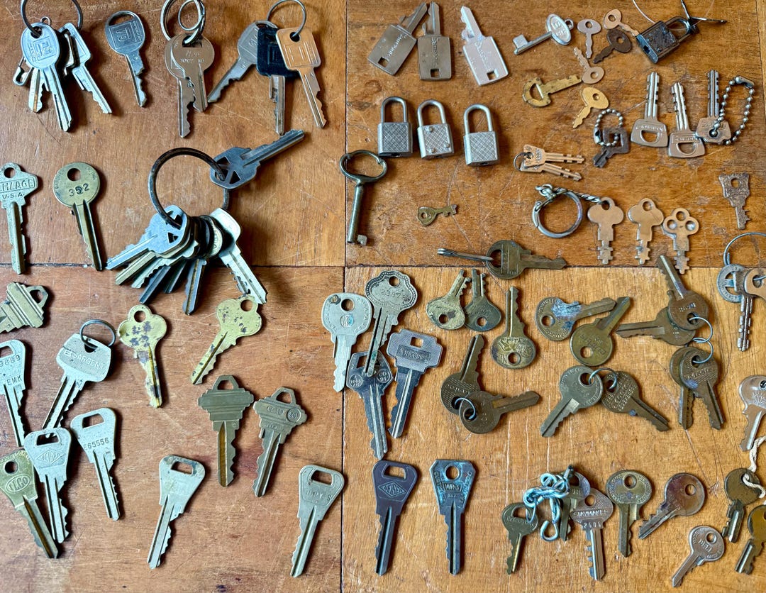 80 Vintage Keys Old Keys, Bronze, Silver, Brass Color Used Assortment ...