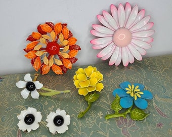 1960s 70s MOD POWER Enamel Flower Pins Colorful Vivid Brooches Take Your Pick!  Mid Century Bohocore Cottagecore Hippycore