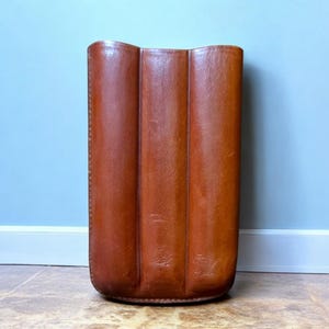 Porta sigari vintage in pelle pieno fiore con bordi bruniti, contiene 3 sigari