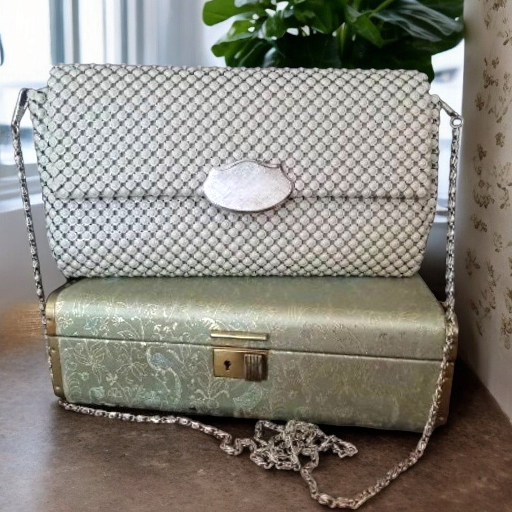 Oroton clutch handbags deals
