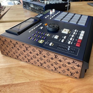 AKAI MPC2000XL Custom Print massiv Nussbaum Holz Wangen