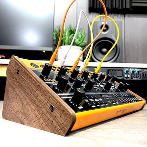 Behringer crave stand solid walnut 2 positions
