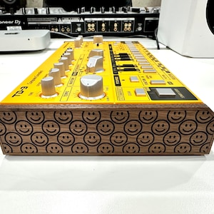 Behringer TD3 smiley emoji solid walnut wood ends