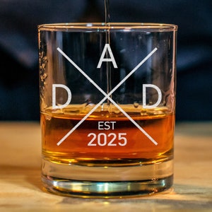 Verre à whisky pour nouveau papa - Pour papa pour la première fois - Cadeau pour papa - Personnalisé pour papa - Cadeaux papa personnalisés - 2021, 2022, 2023, 2024, 2025