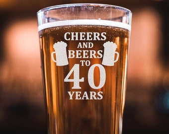 Vaso de cerveza de 40 cumpleaños - ¡Salud y cervezas!, grabado, 473 ml.