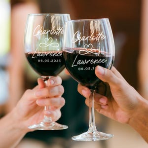 Set of 2 Personalized Engraved Wine Glasses, Monogram Anniversary Couple Wine Glasses, Custom Wedding Toasting Wine Glass, Housewarming Gift