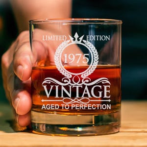 50. Geburtstagsgeschenk - Aged To Perfection Limited Edition - 50. Whiskyglas - Zum Jubiläum - Geburtstagsgeschenk - Bestes Geschenk für Ihn, Sie