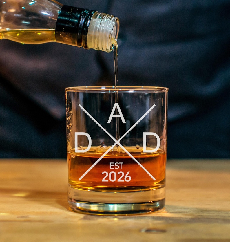 New Dad Whisky Glas - Zum ersten Mal Papa - Geschenk für Papa - Papa hergestellt kundenspezifisch - personalisierte Papa Geschenke - 2021, 2022, 2023, 2024, 2025 Bild 1