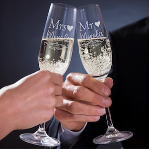 Personalized Wedding Champagne Flutes, Engraved Mr and Mrs Champagne Glasses, Set of 2 Engagement Gifts, Housewarming Gift, Toasting Glasses