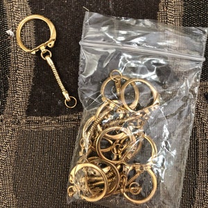 Shapenty 100pcs Gold Metal Key Rings Bulk Flat Split Key Chain Part Connector Keyring Clip Keychain Clasp Holder for DIY Craft Project and Home Car