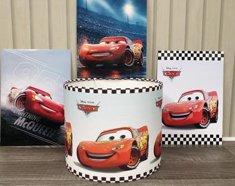 Pantalla de lámpara hecha a mano de Rayo McQueen de Cars / Pantalla de lámpara de techo o de mesa más juego de láminas decorativas de pared tamaño A4