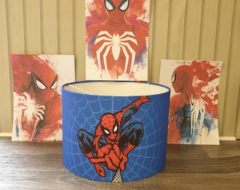Spider-Man Spidey Handmade Lampenschirm | Decken oder Tischlampenschirm plus passendes A4 Wall Art Set
