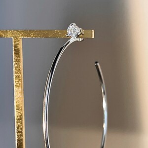 Unique hoop earrings. 6 cm hoops with diamond cut 0,6 ct moissanite, sterling silver 925 画像 3