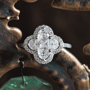 Stylish clover ring. Sterling silver 925 + high carbon diamonds. Everyday beautiful ring.