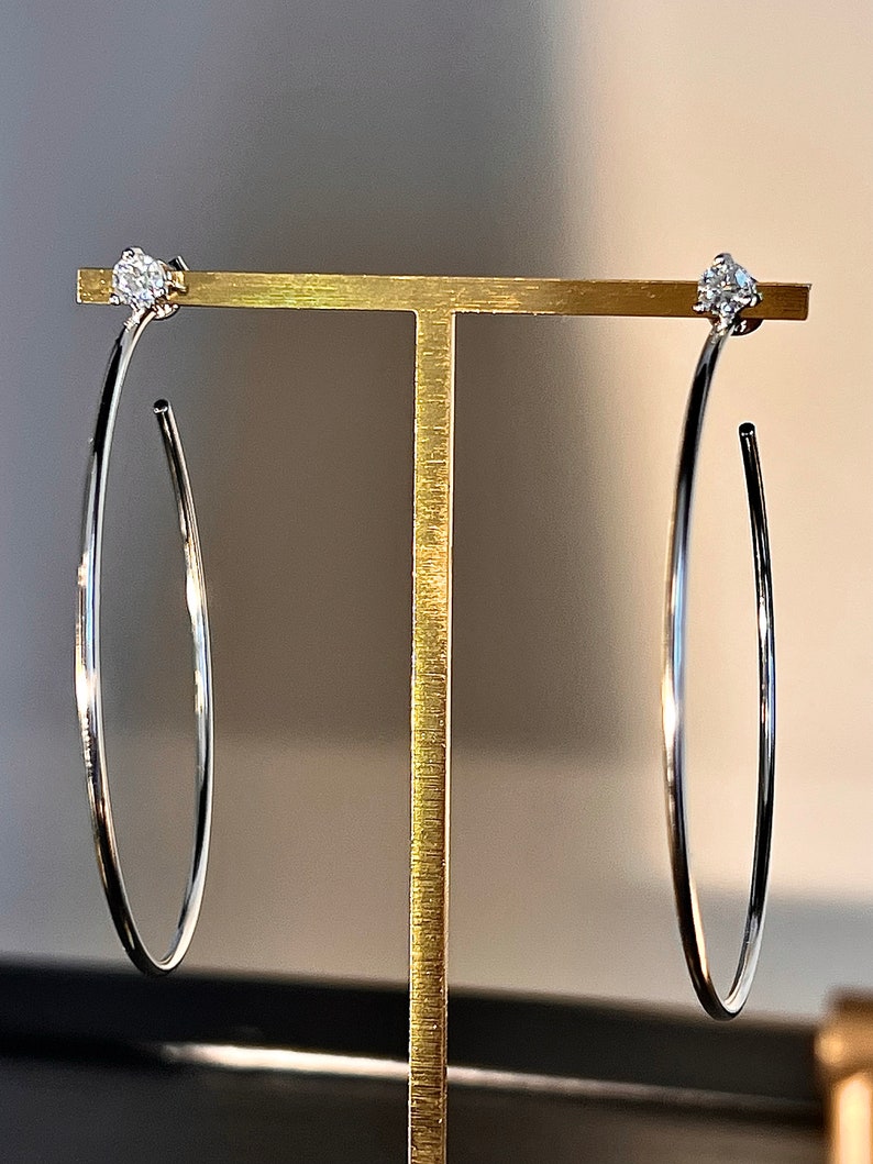 Unique hoop earrings. 6 cm hoops with diamond cut 0,6 ct moissanite, sterling silver 925 画像 2